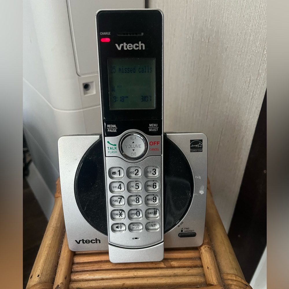 Phone barely used for faxing only.
VTech cordless phone with base station.